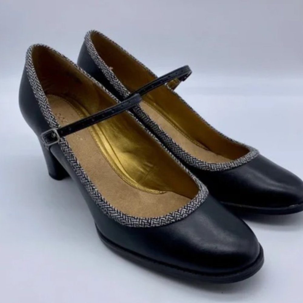 Dockers Mary Jane pumps with tweed trim.